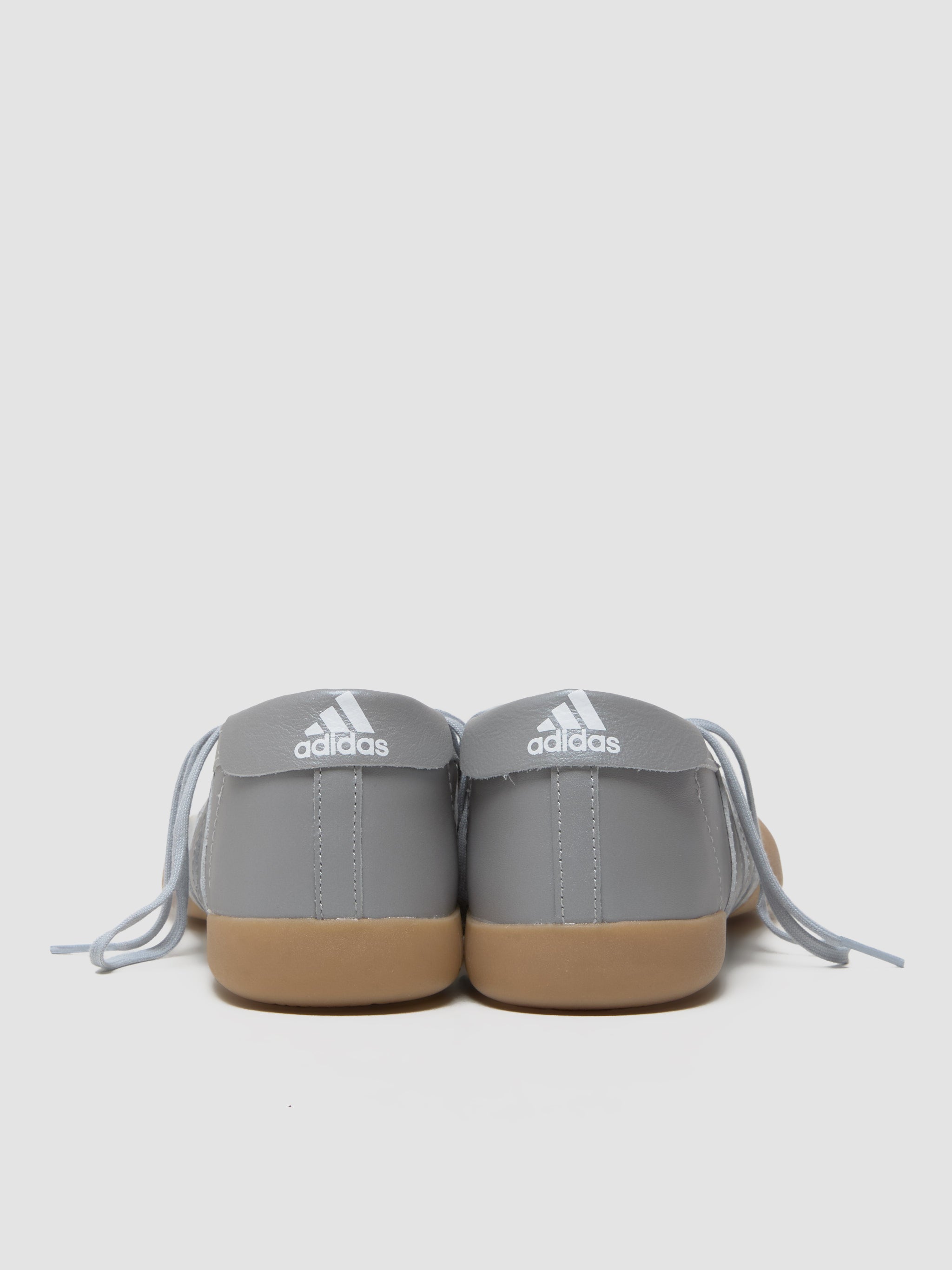 WMNS Taekwondo Mei Ballet Sneaker in Silver Metallic & Gum