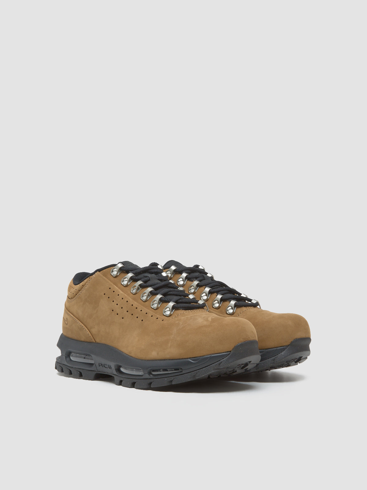 Air Max Goadome Low SP Sneaker in Taupe & University Red