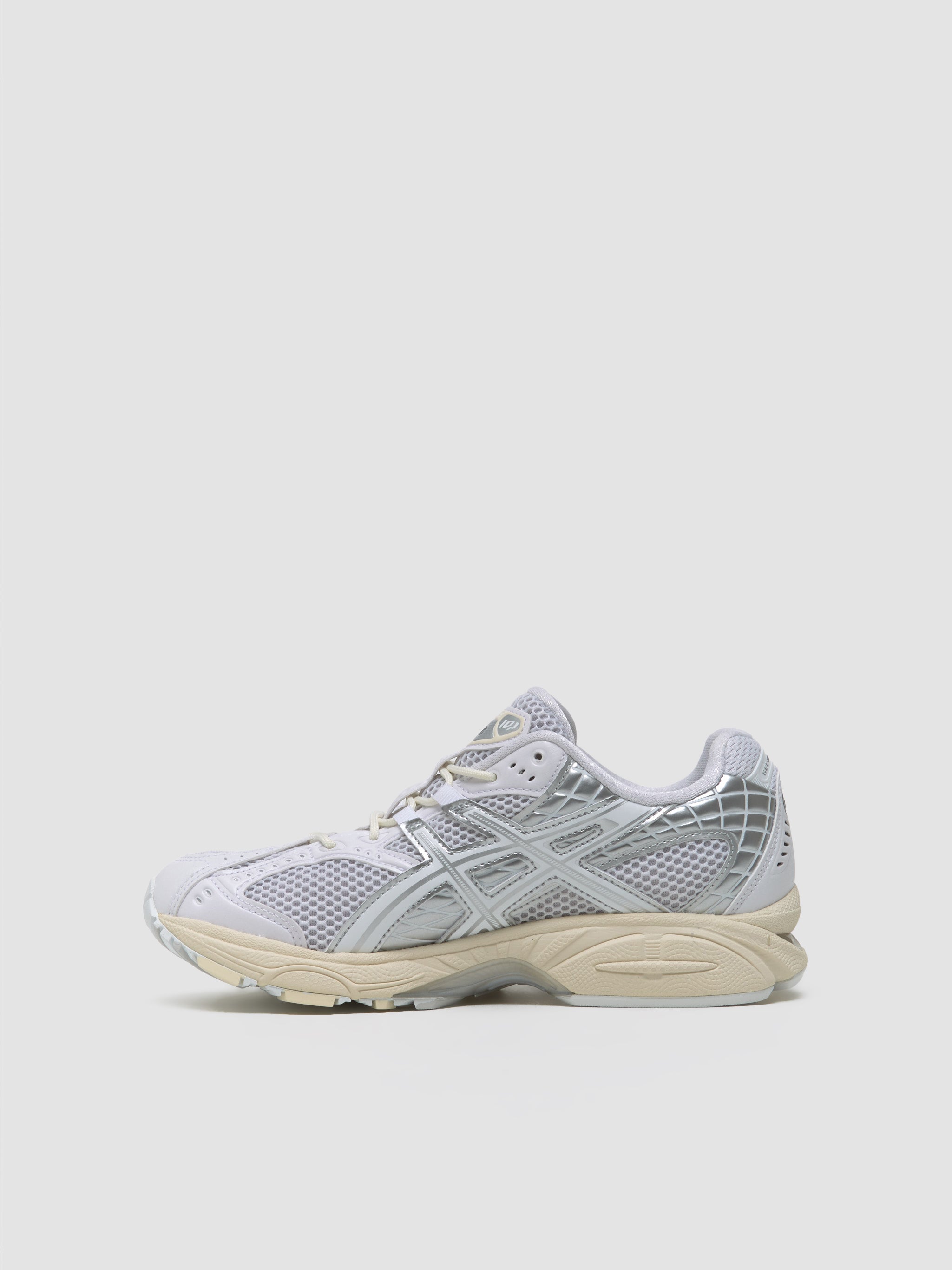 GEL-NIMBUS 10.1 Sneaker in White & Pure Silver