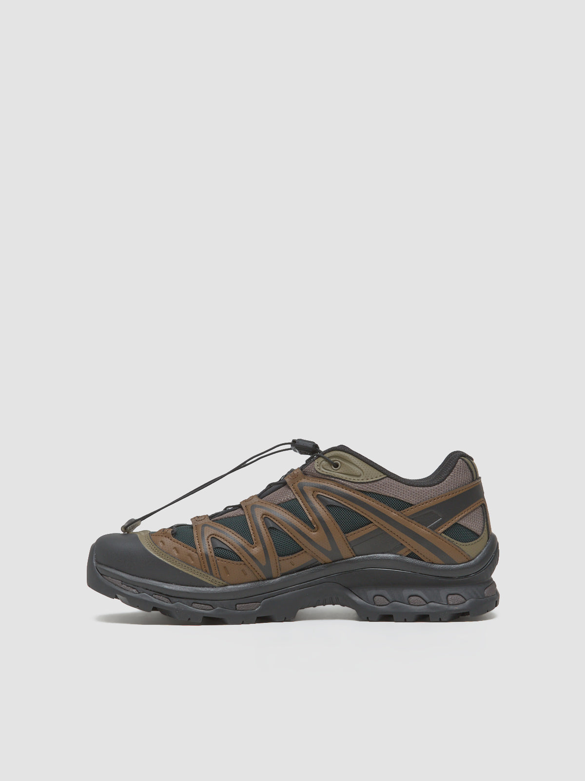 XT-QUEST Sneaker in Black & Dark Earth